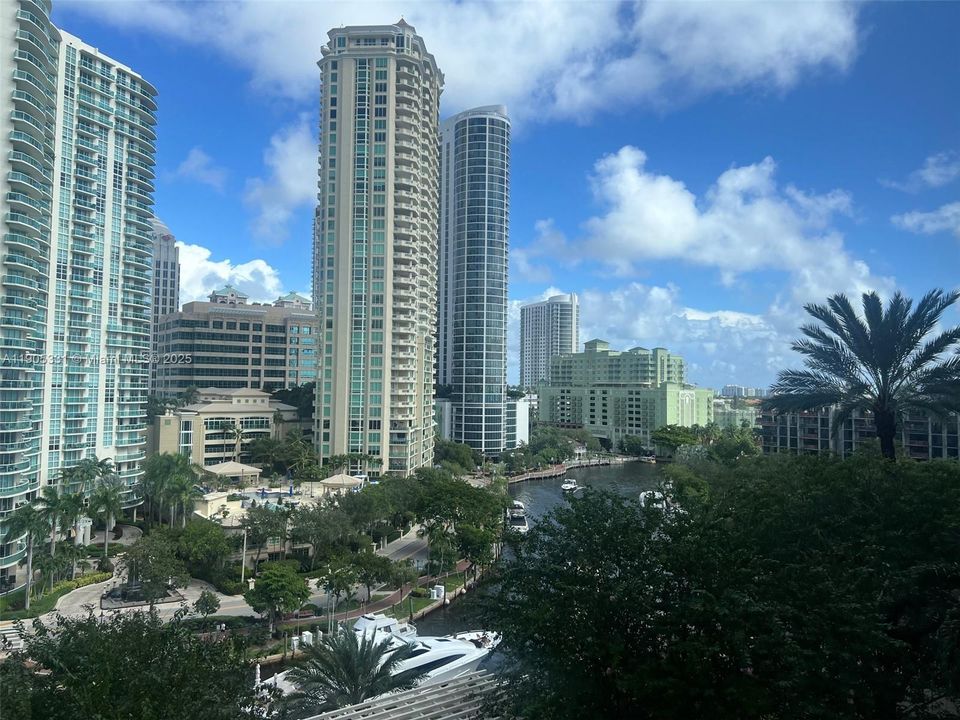 Active With Contract: $2,800 (1 beds, 1 baths, 801 Square Feet)