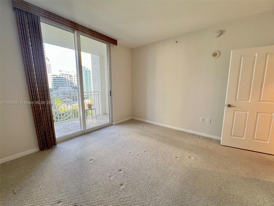 Active With Contract: $2,800 (1 beds, 1 baths, 801 Square Feet)