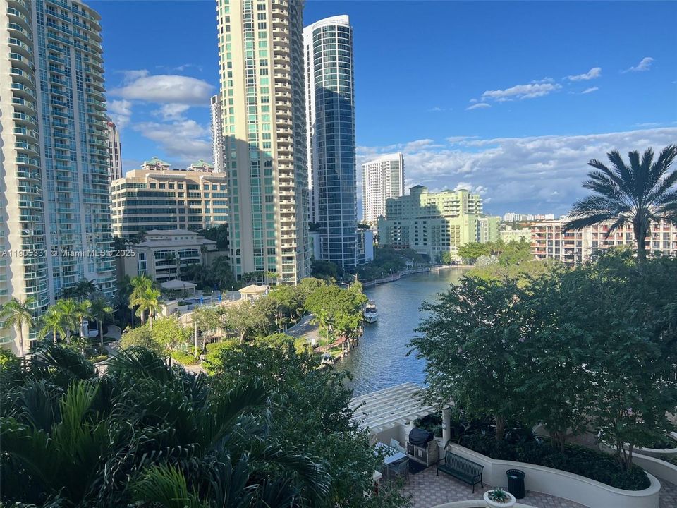 Active With Contract: $2,800 (1 beds, 1 baths, 801 Square Feet)