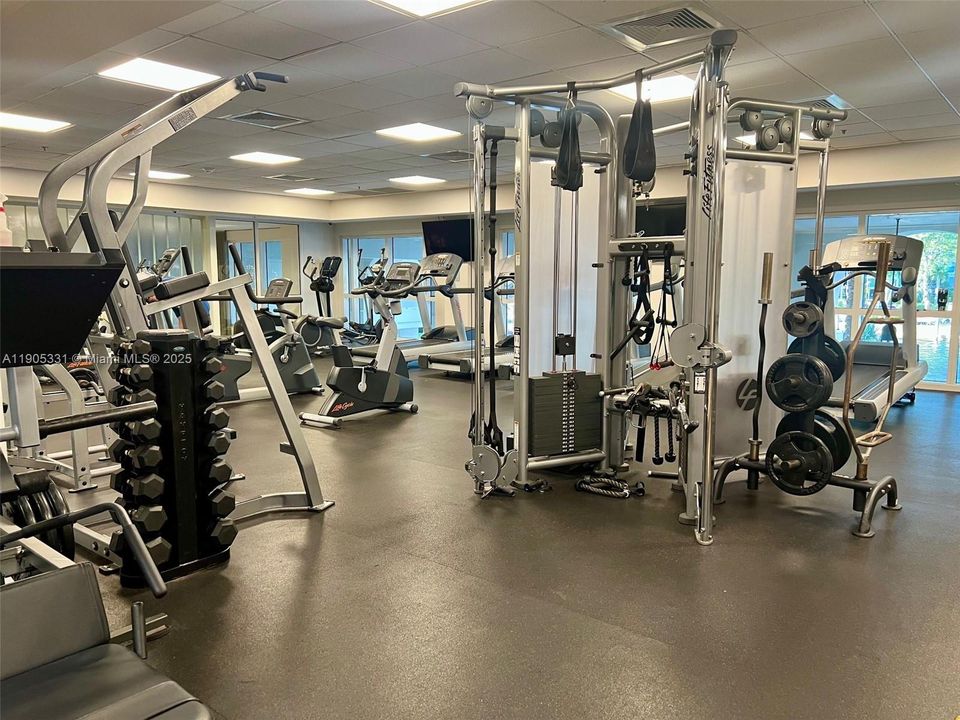 Active With Contract: $2,800 (1 beds, 1 baths, 801 Square Feet)