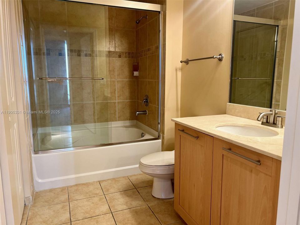 Active With Contract: $2,800 (1 beds, 1 baths, 801 Square Feet)