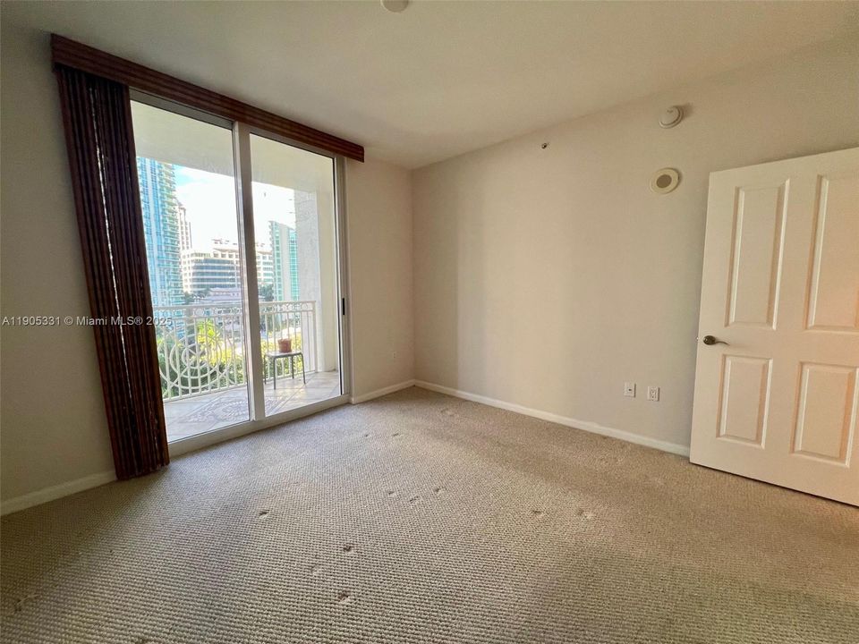 Active With Contract: $2,800 (1 beds, 1 baths, 801 Square Feet)