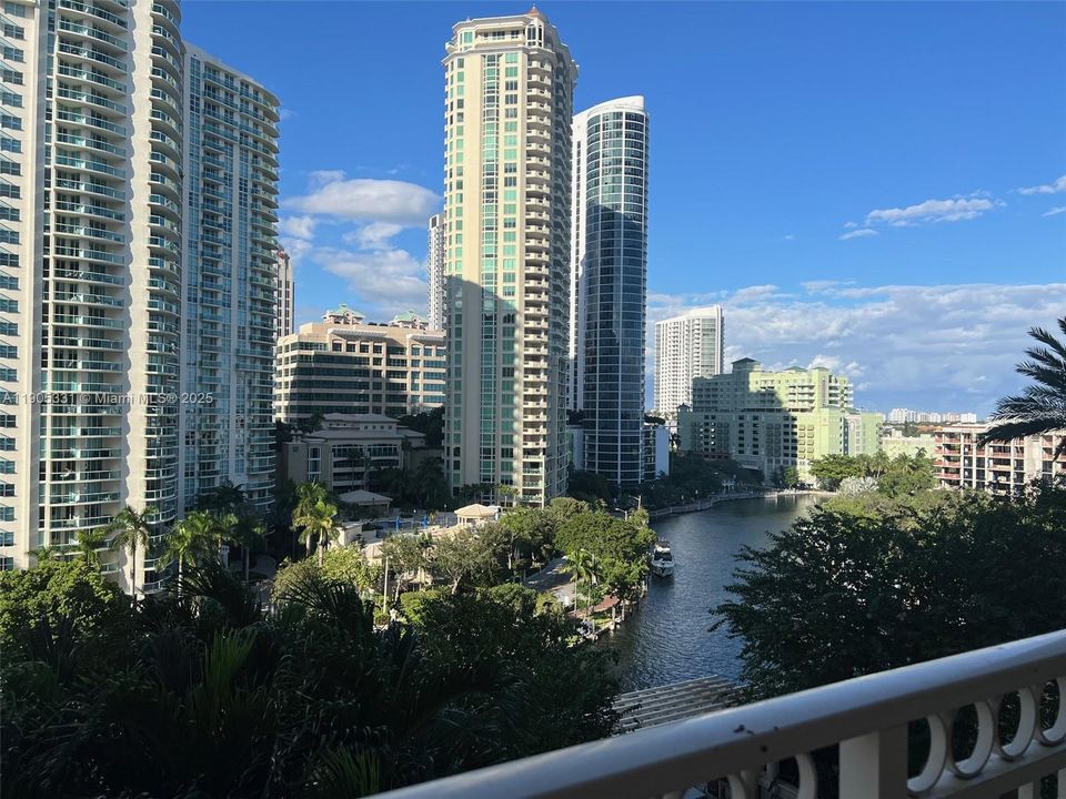 Active With Contract: $2,800 (1 beds, 1 baths, 801 Square Feet)