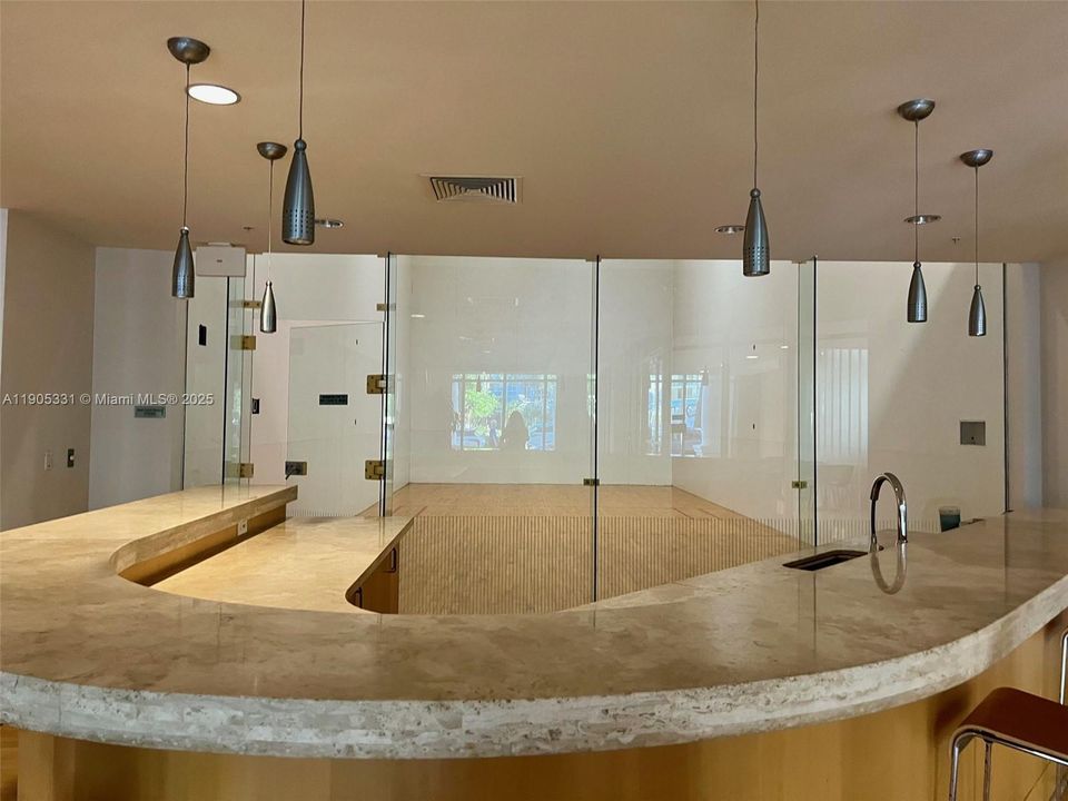 Active With Contract: $2,800 (1 beds, 1 baths, 801 Square Feet)