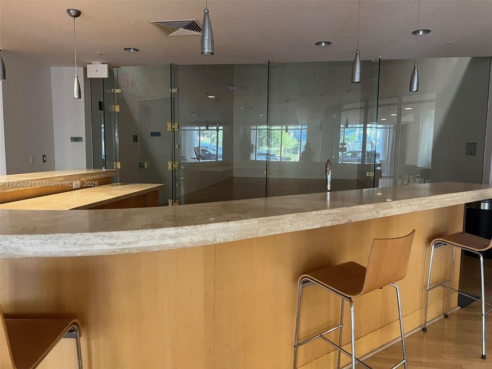 Active With Contract: $2,800 (1 beds, 1 baths, 801 Square Feet)