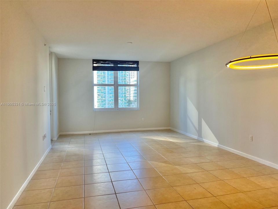Active With Contract: $2,800 (1 beds, 1 baths, 801 Square Feet)