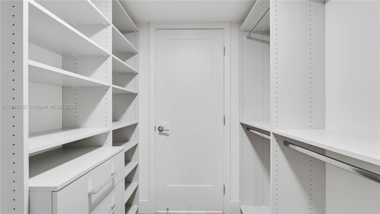 出租: $8,020 (3 贝兹, 3 浴室, 2022 平方英尺)