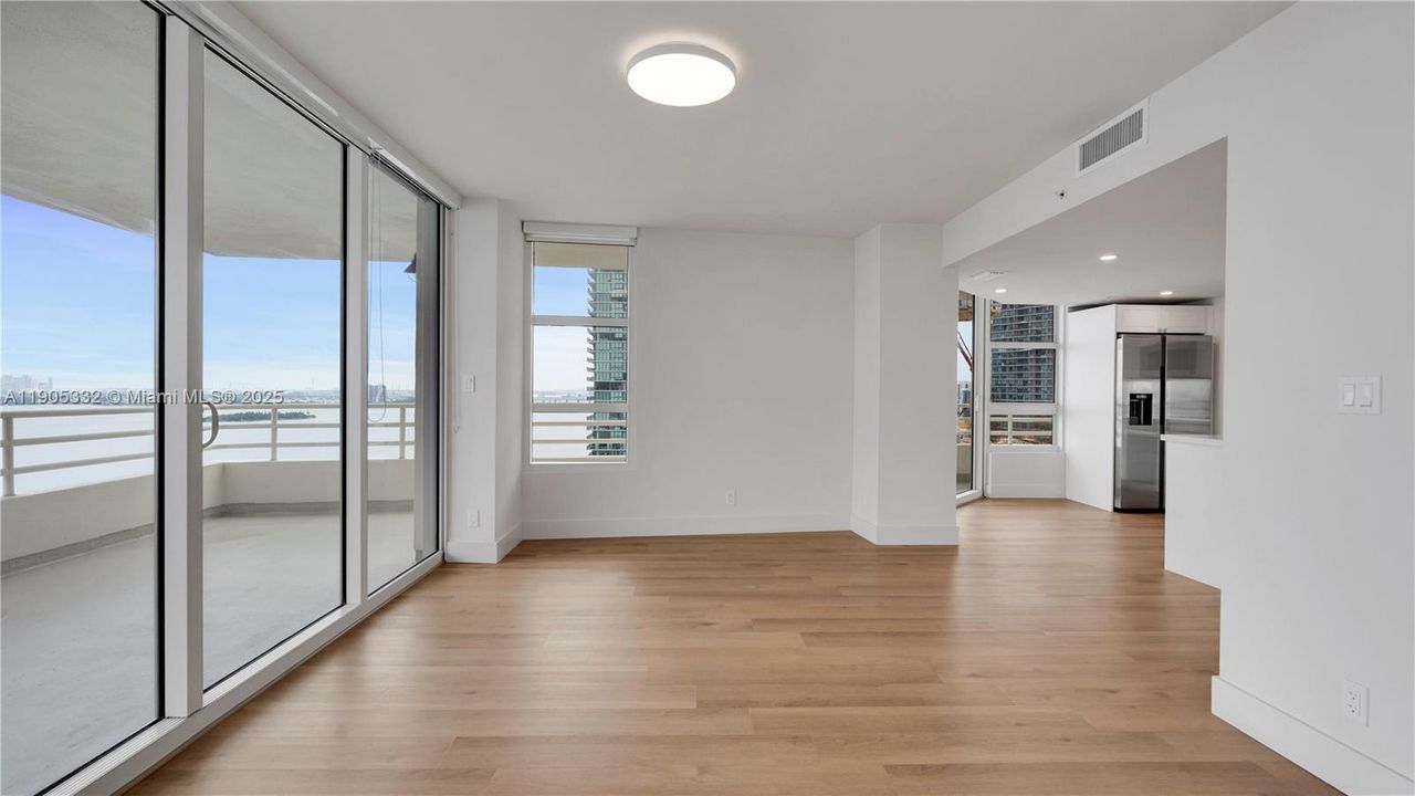 出租: $8,020 (3 贝兹, 3 浴室, 2022 平方英尺)