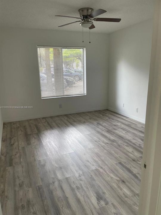 For Rent: $2,100 (2 beds, 1 baths, 1045 Square Feet)