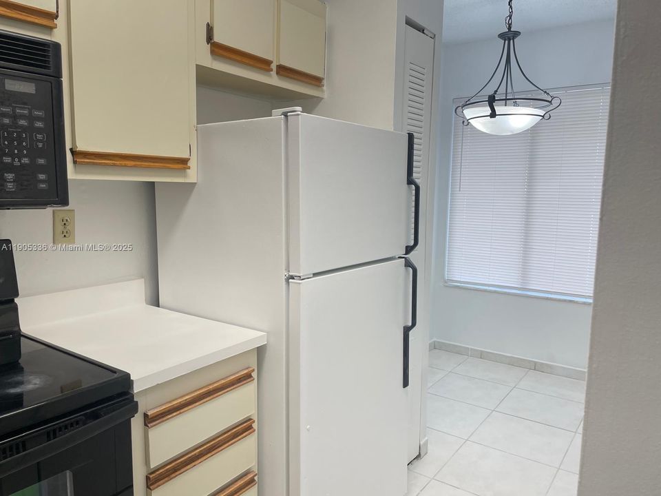 For Rent: $2,100 (2 beds, 1 baths, 1045 Square Feet)
