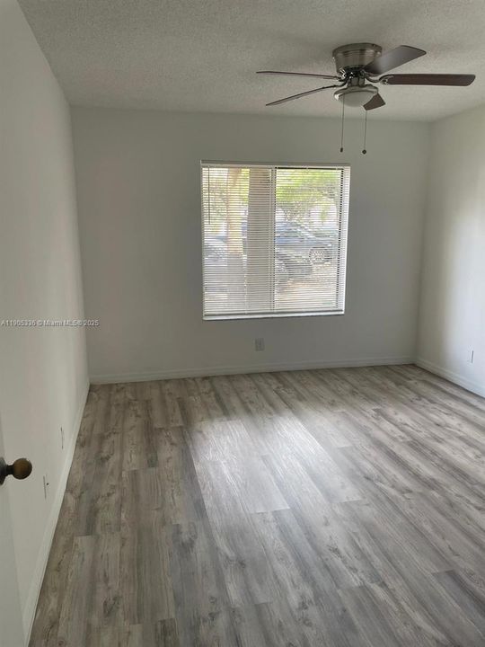 For Rent: $2,100 (2 beds, 1 baths, 1045 Square Feet)