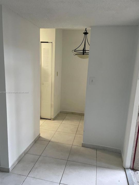 For Rent: $2,100 (2 beds, 1 baths, 1045 Square Feet)