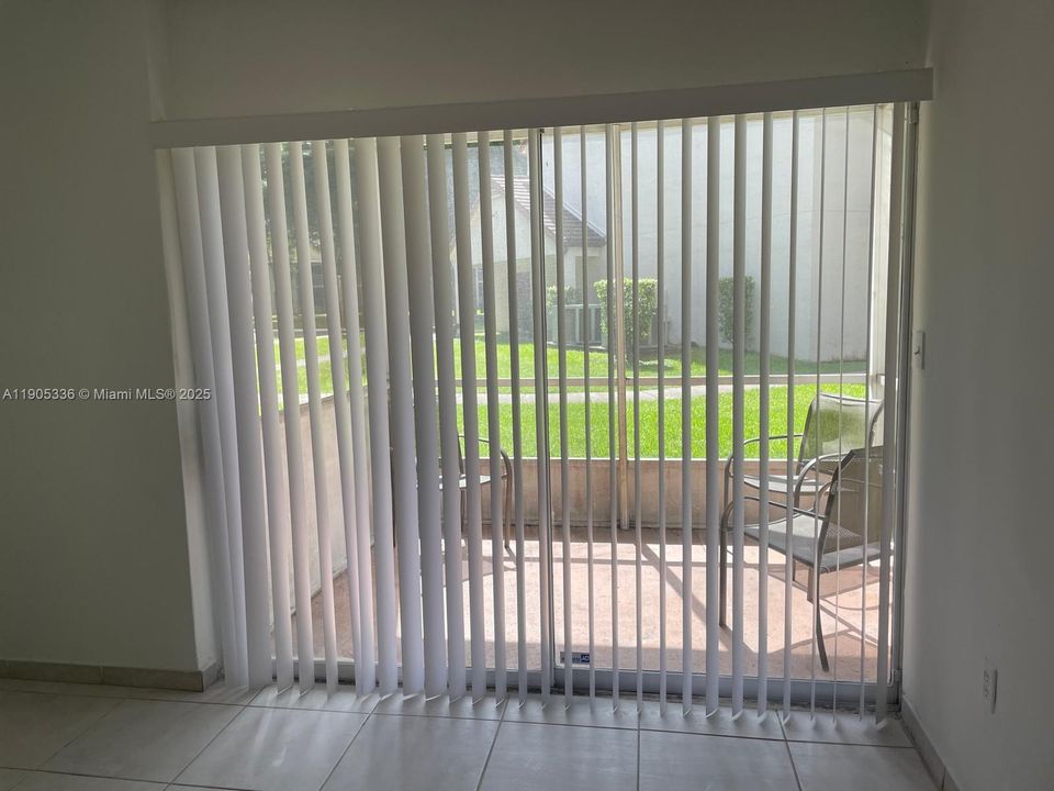 For Rent: $2,100 (2 beds, 1 baths, 1045 Square Feet)