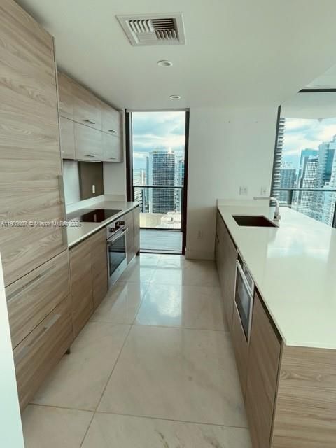 Recently Rented: $6,500 (2 beds, 2 baths, 1279 Square Feet)