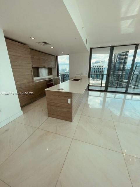 Recently Rented: $6,500 (2 beds, 2 baths, 1279 Square Feet)