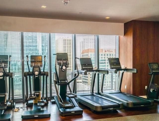 Recently Rented: $6,500 (2 beds, 2 baths, 1279 Square Feet)