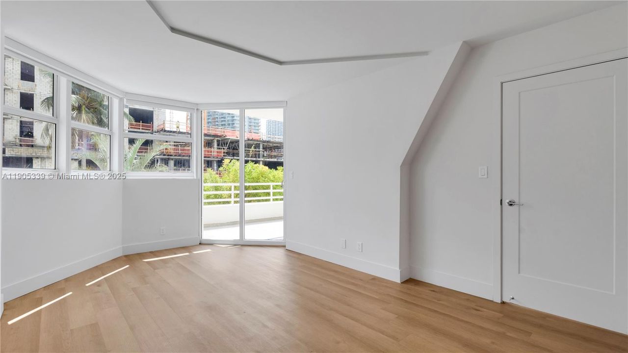 合同活跃: $4,849 (2 贝兹, 2 浴室, 1291 平方英尺)