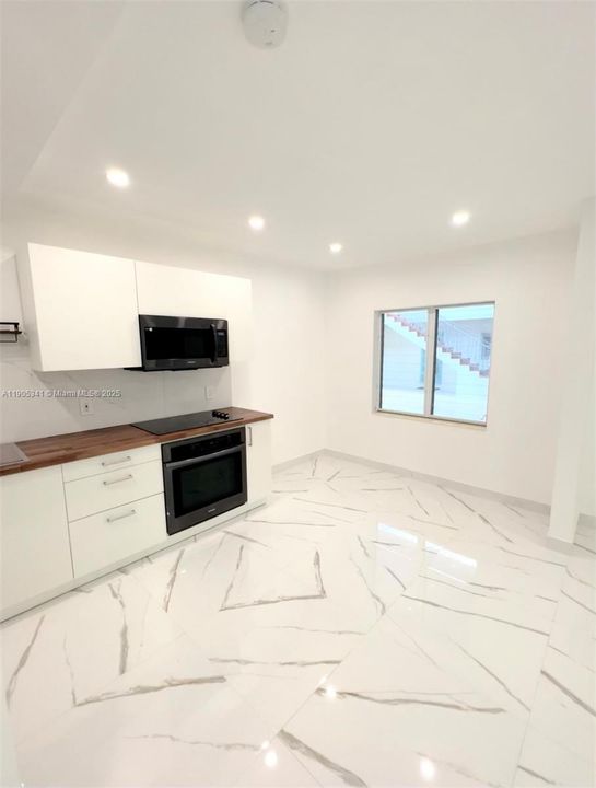 For Rent: $1,850 (1 beds, 1 baths, 583 Square Feet)