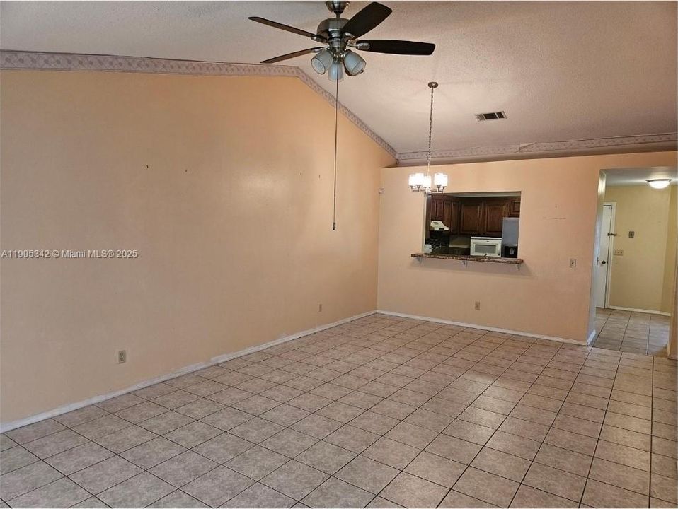 最近租的: $2,000 (3 贝兹, 2 浴室, 1326 平方英尺)