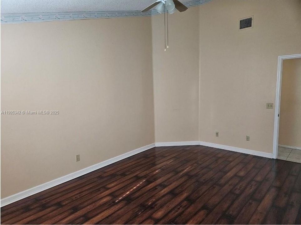 最近租的: $2,000 (3 贝兹, 2 浴室, 1326 平方英尺)