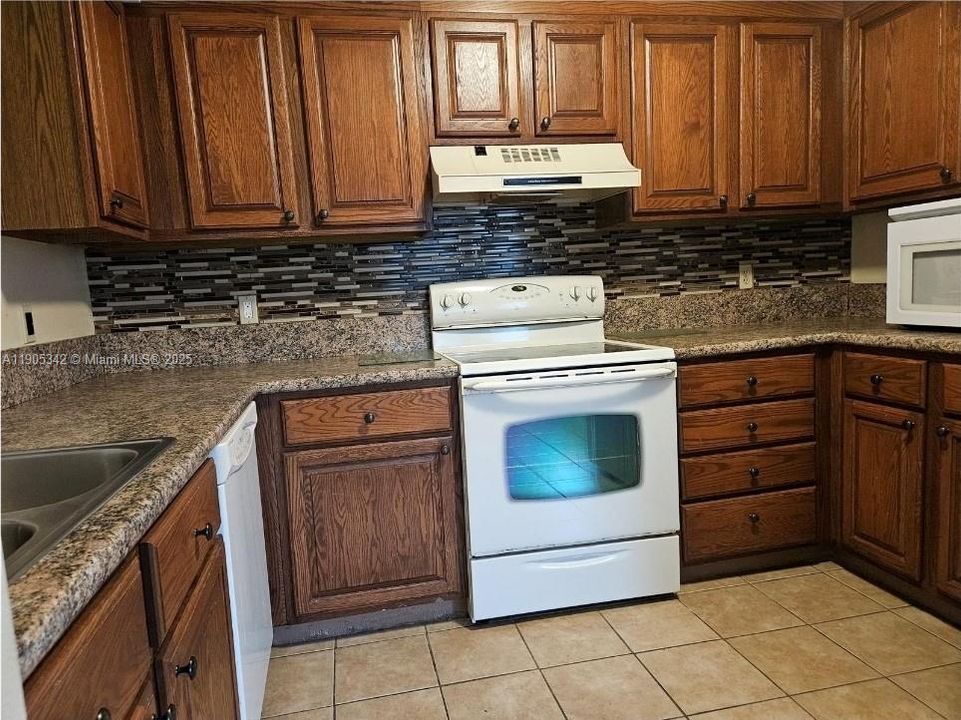 最近租的: $2,000 (3 贝兹, 2 浴室, 1326 平方英尺)