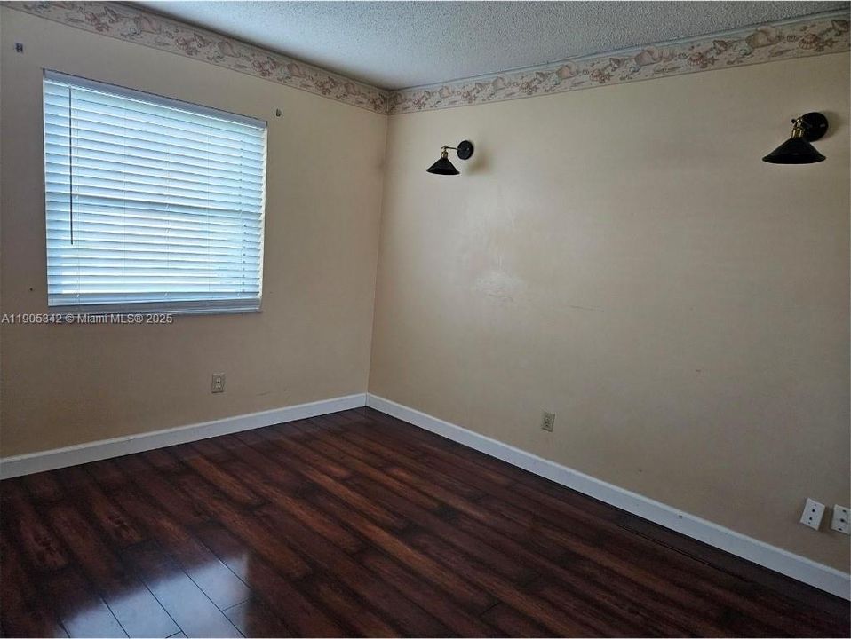 最近租的: $2,000 (3 贝兹, 2 浴室, 1326 平方英尺)