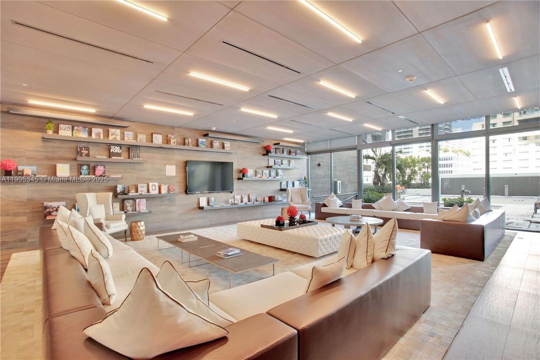 出租: $8,750 (3 贝兹, 3 浴室, 1593 平方英尺)