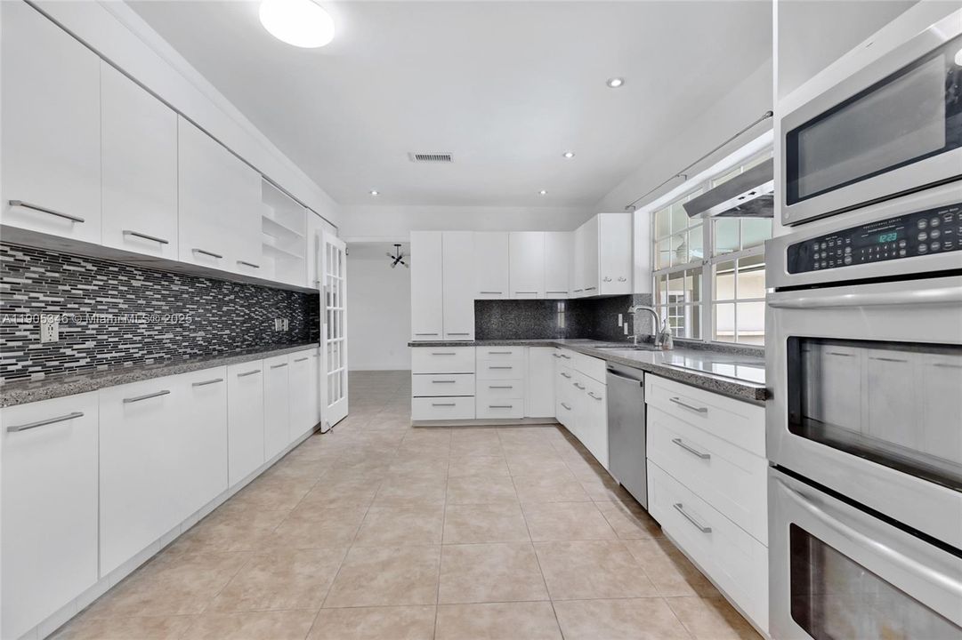 For Sale: $1,675,000 (4 beds, 3 baths, 2988 Square Feet)