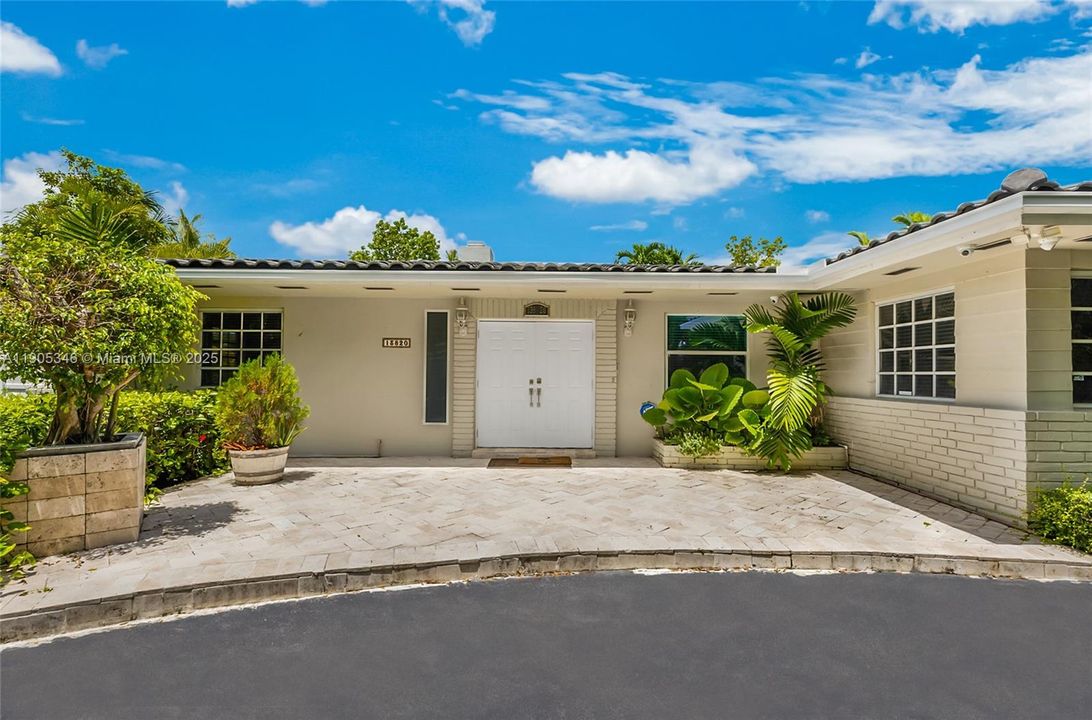 For Sale: $1,675,000 (4 beds, 3 baths, 2988 Square Feet)