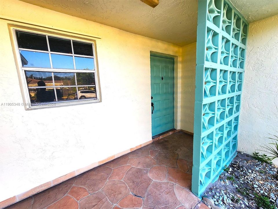 For Sale: $190,000 (2 beds, 2 baths, 1186 Square Feet)