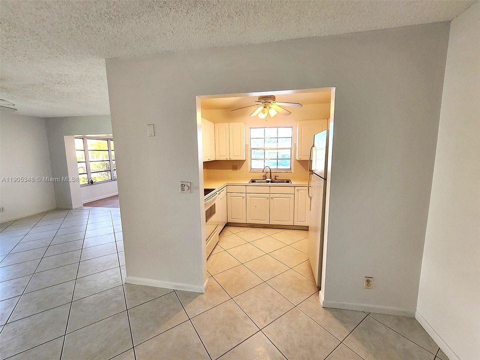 For Sale: $190,000 (2 beds, 2 baths, 1186 Square Feet)