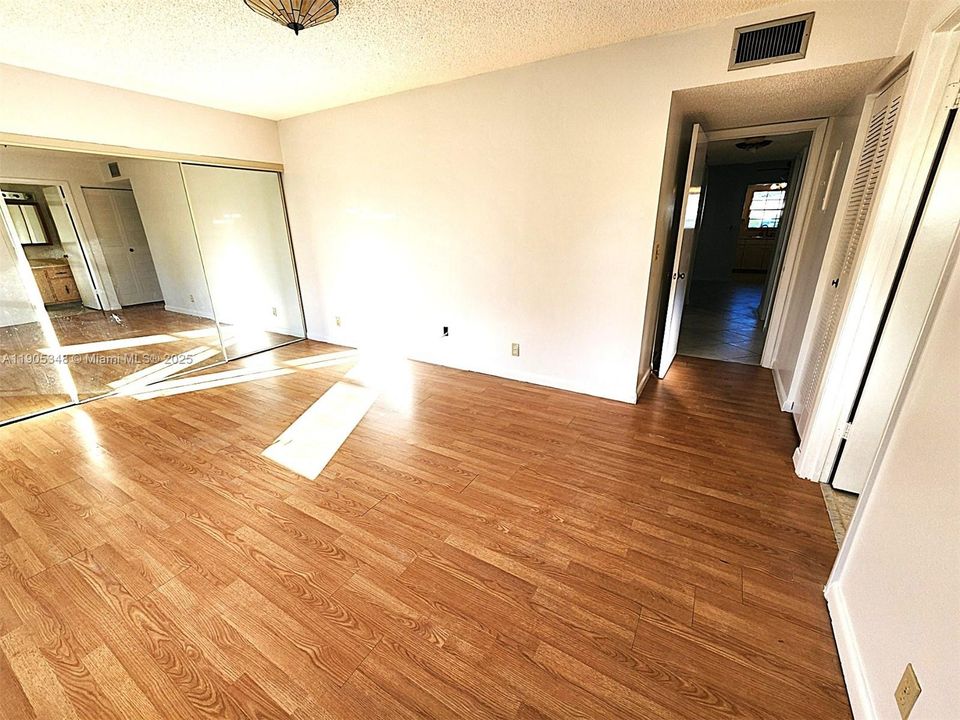 For Sale: $190,000 (2 beds, 2 baths, 1186 Square Feet)