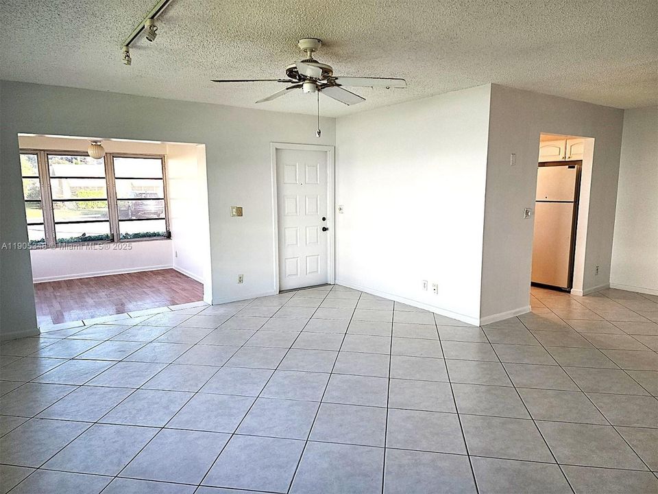 For Sale: $190,000 (2 beds, 2 baths, 1186 Square Feet)