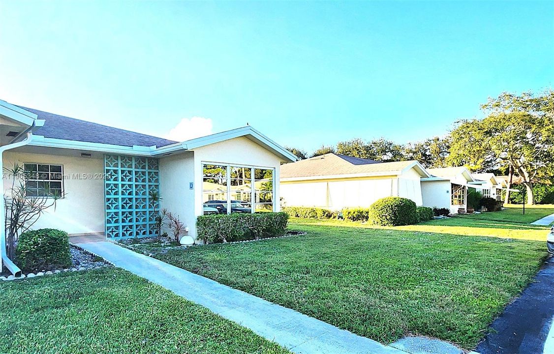 For Sale: $190,000 (2 beds, 2 baths, 1186 Square Feet)