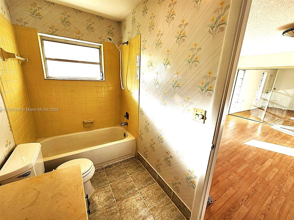 For Sale: $190,000 (2 beds, 2 baths, 1186 Square Feet)