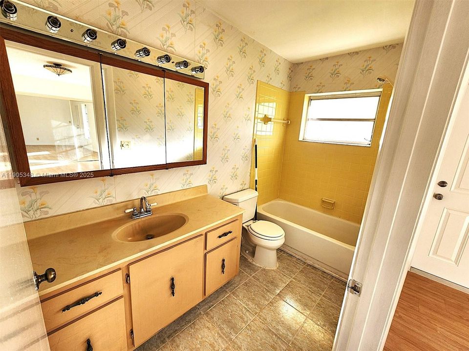 For Sale: $190,000 (2 beds, 2 baths, 1186 Square Feet)