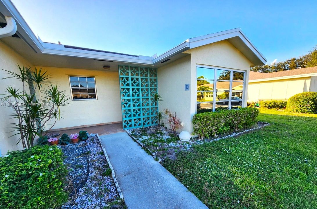 For Sale: $190,000 (2 beds, 2 baths, 1186 Square Feet)