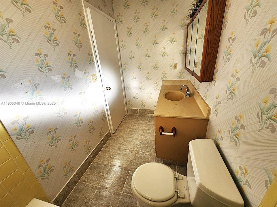 For Sale: $190,000 (2 beds, 2 baths, 1186 Square Feet)