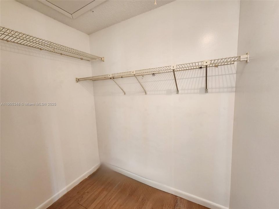 For Sale: $190,000 (2 beds, 2 baths, 1186 Square Feet)
