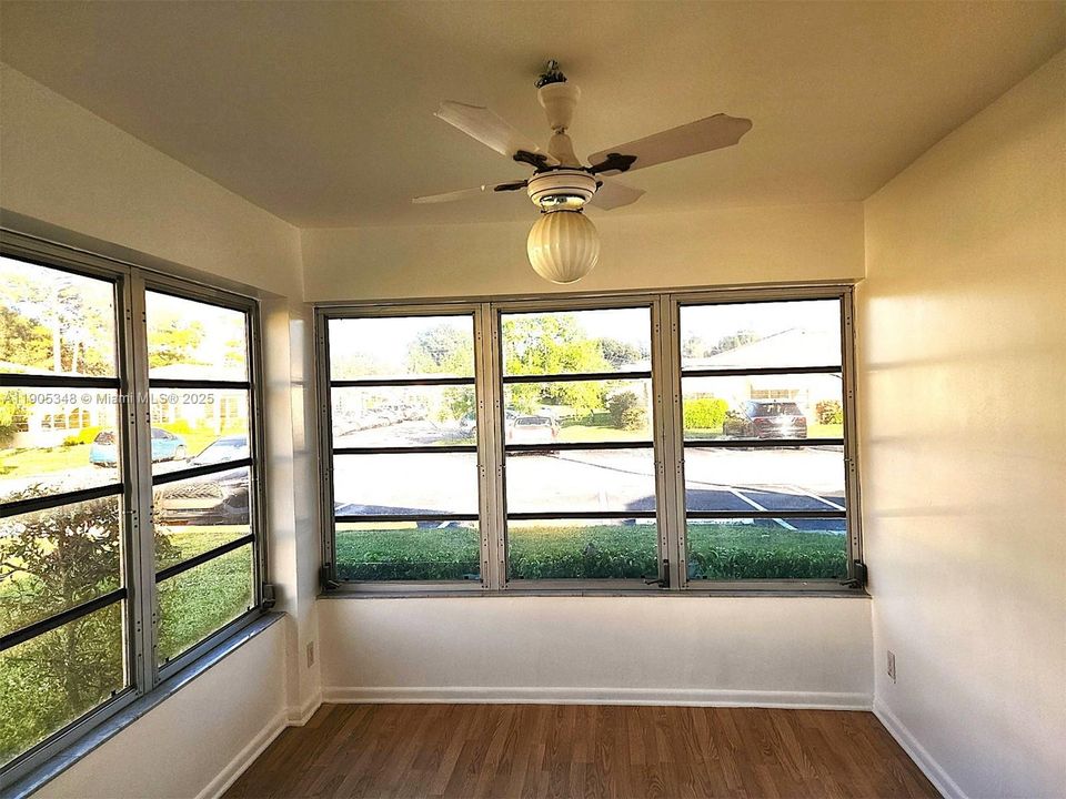 For Sale: $190,000 (2 beds, 2 baths, 1186 Square Feet)