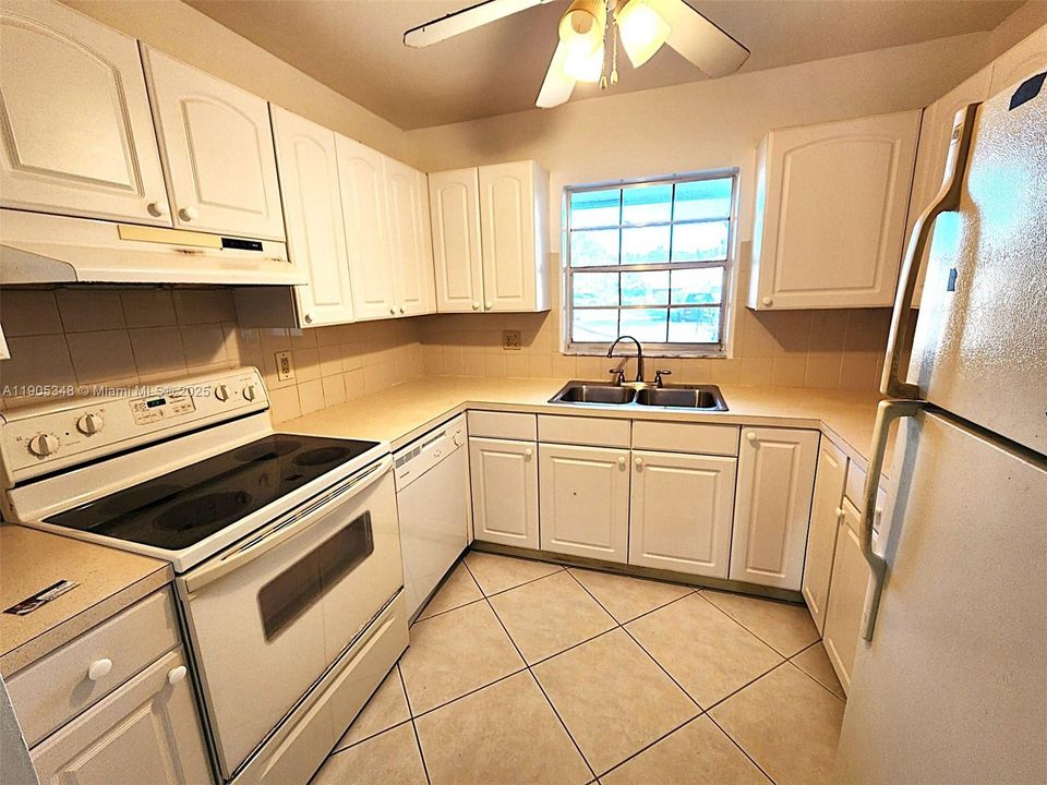 For Sale: $190,000 (2 beds, 2 baths, 1186 Square Feet)