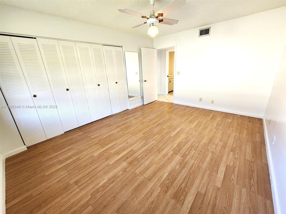 For Sale: $190,000 (2 beds, 2 baths, 1186 Square Feet)