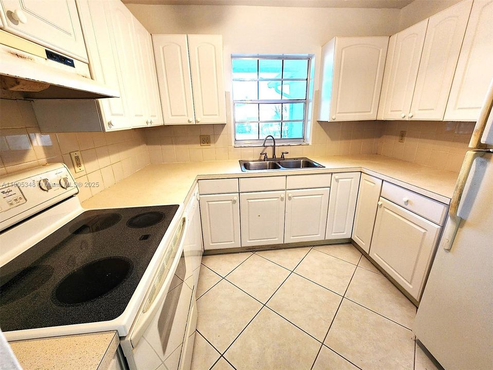 For Sale: $190,000 (2 beds, 2 baths, 1186 Square Feet)