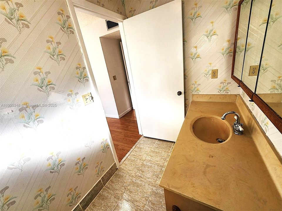 For Sale: $190,000 (2 beds, 2 baths, 1186 Square Feet)