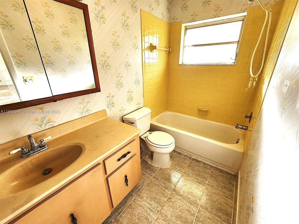 For Sale: $190,000 (2 beds, 2 baths, 1186 Square Feet)