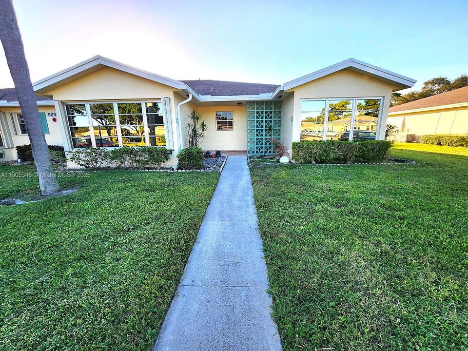 For Sale: $190,000 (2 beds, 2 baths, 1186 Square Feet)