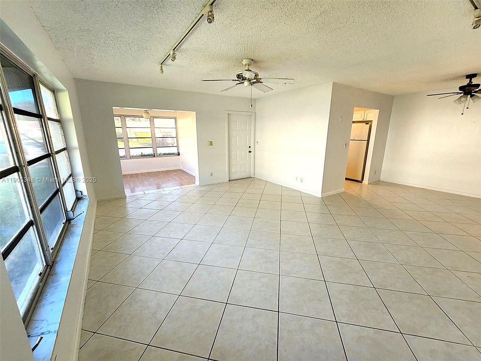 For Sale: $190,000 (2 beds, 2 baths, 1186 Square Feet)
