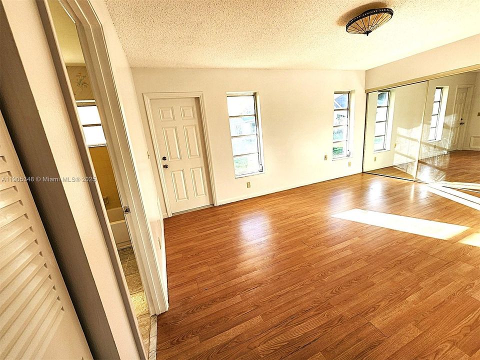 For Sale: $190,000 (2 beds, 2 baths, 1186 Square Feet)