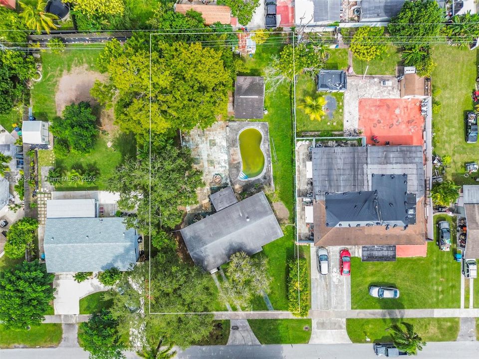 合同活跃: $480,000 (3 贝兹, 1 浴室, 1318 平方英尺)