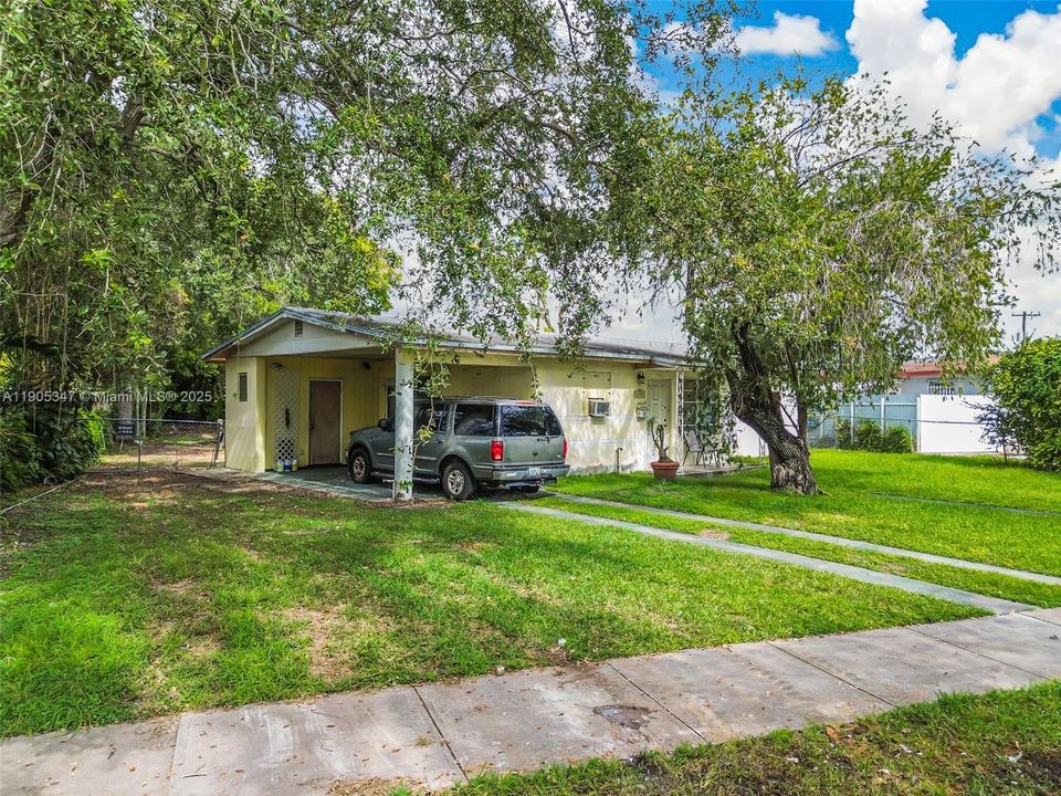 合同活跃: $480,000 (3 贝兹, 1 浴室, 1318 平方英尺)